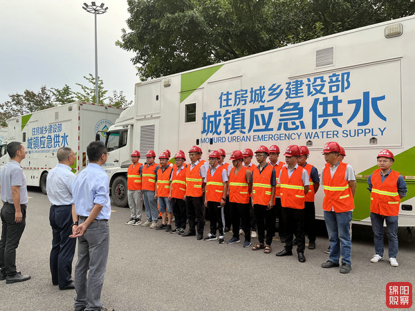 fun88官网紧急救援供水车保障泸定群众用水安全